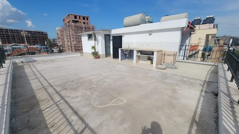 Tirane, shitet apartament 2+1+Ballkon Kati 3, 180 m² (rruga babe rrexha mbrpa globit)