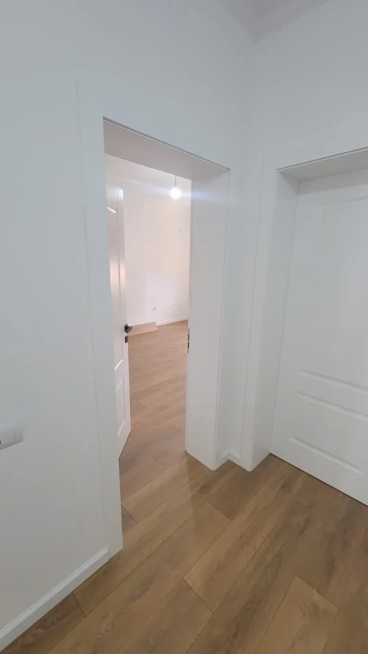 Tirane, shitet apartament 2+1+Ballkon Kati 3, 180 m² (rruga babe rrexha mbrpa globit)