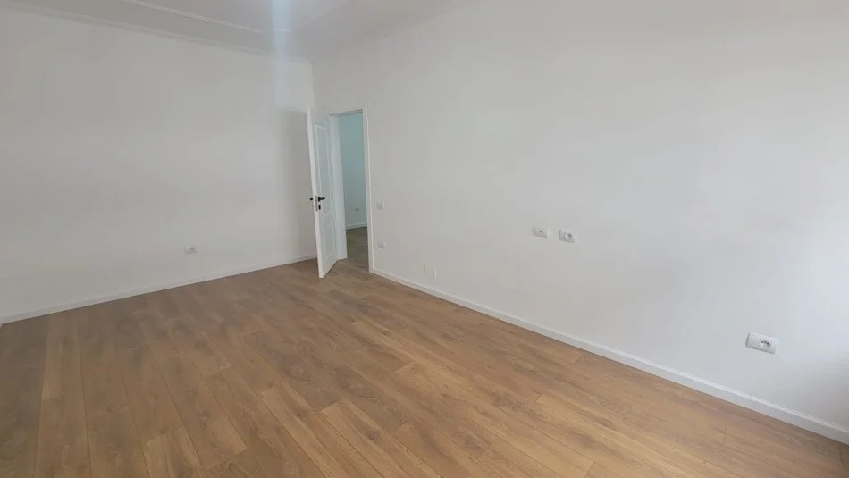 Tirane, shitet apartament 2+1+Ballkon Kati 3, 180 m² (rruga babe rrexha mbrpa globit)