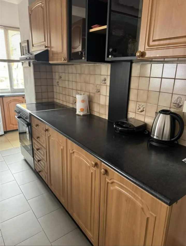 Tirane, jepet me qera apartament 1+1 Kati 3, (Shkolla e Kuqe)