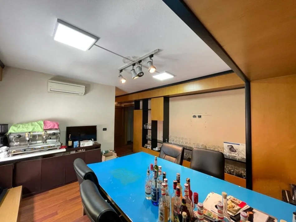 Tirane, jepet me qera zyre , 158 m² 2.000 € (tek ish mjellma ne bllok)