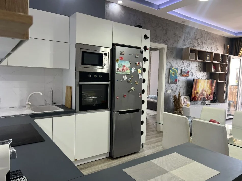 Tirane, jepet me qera apartament 2+1+Ballkon Kati 9, 102 m² 760 € (Ish Fusha e Aviacionit)