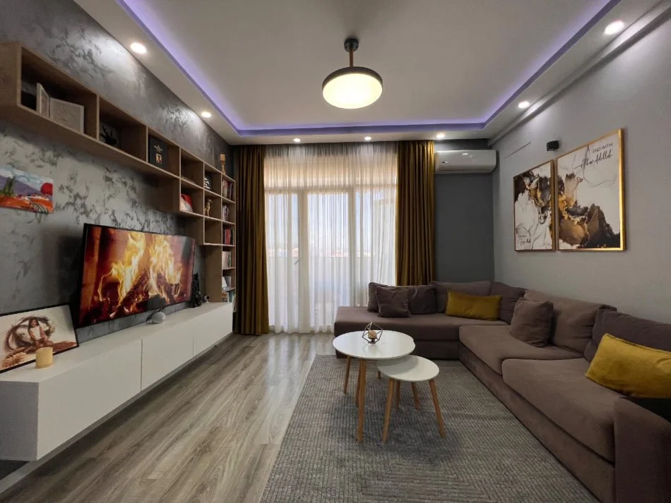 Tirane, jepet me qera apartament 2+1+Ballkon Kati 9, 102 m² 760 € (Ish Fusha e Aviacionit)