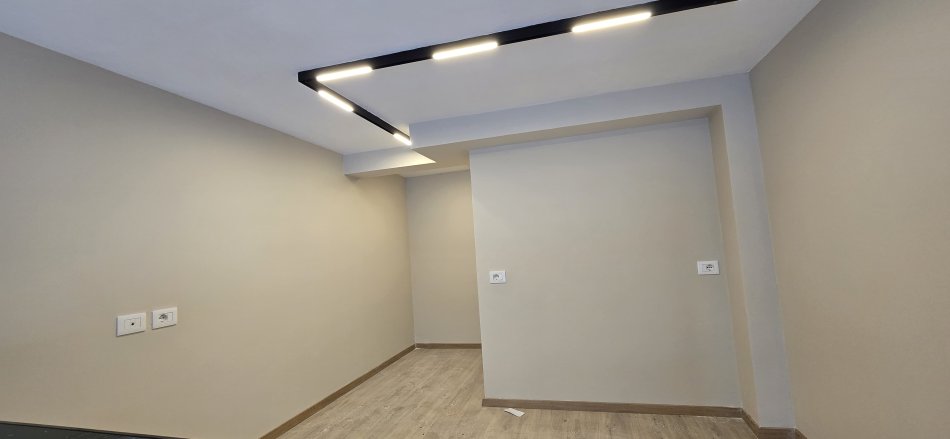 Tirane, jepet me qera ambjent biznesi Kati 1, 50 m² 600 € (Tirana Golden Park)
