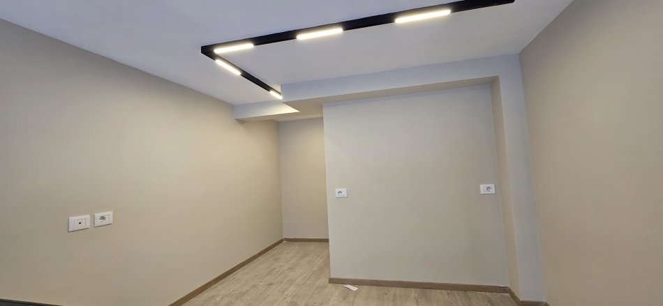 Tirane, jepet me qera ambjent biznesi Kati 1, 50 m² 600 € (Tirana Golden Park)