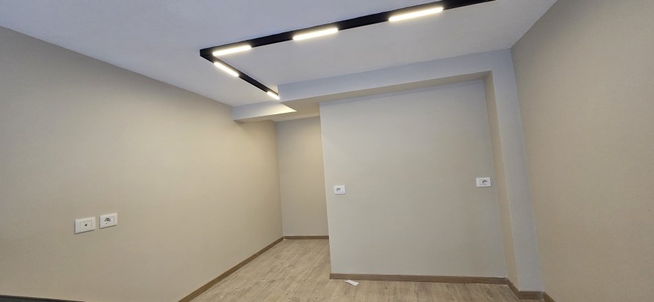 Tirane, jepet me qera ambjent biznesi Kati 1, 50 m² 600 € (Tirana Golden Park)