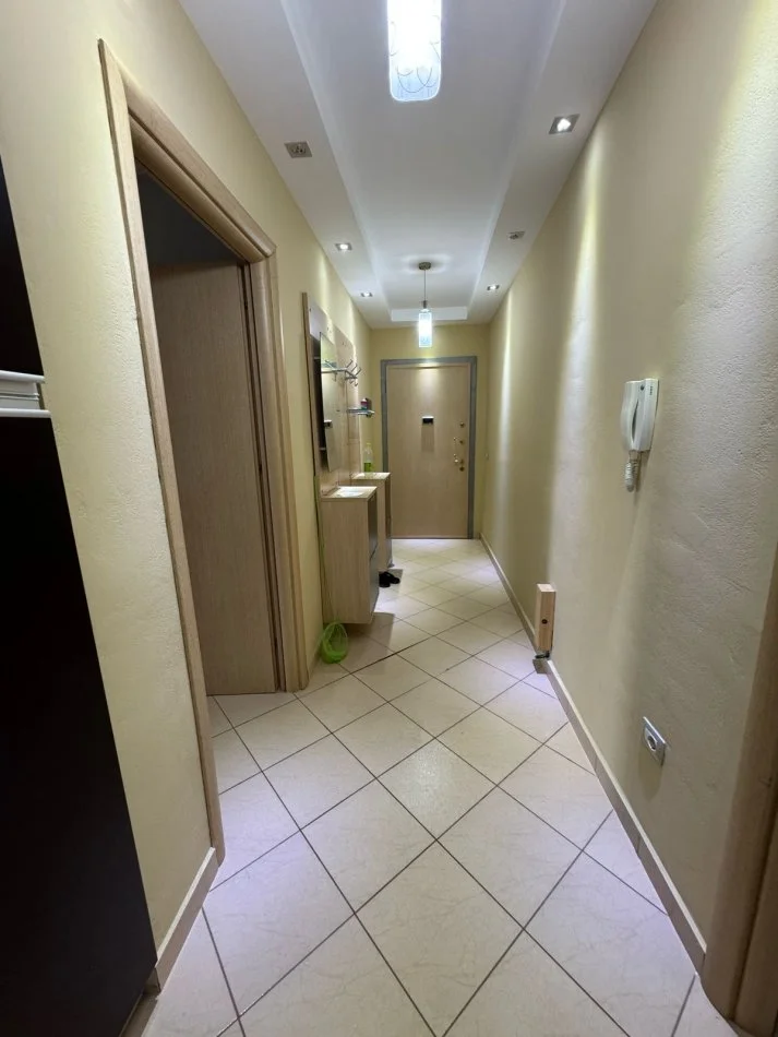 Durres, jepet me qera apartament 1+1 Kati 4, 80 m² 400 € (Plazh)