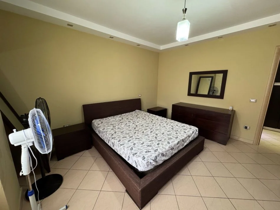 Durres, jepet me qera apartament 1+1 Kati 4, 80 m² 400 € (Plazh)