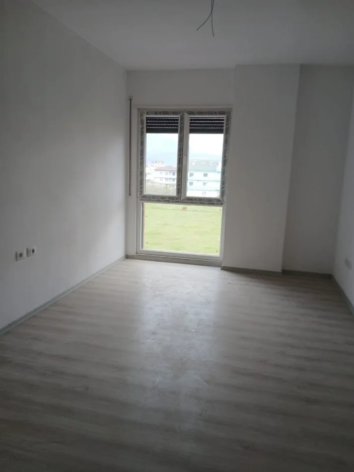 Tirane, shitet apartament 2+1+Ballkon Kati 2, 112 m² 98.000 € (Kamez)