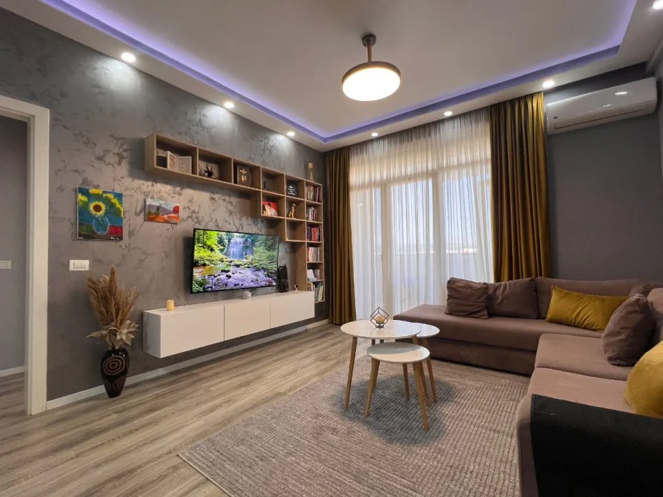 Tirane, jepet me qera apartament 2+1+Ballkon Kati 9, 102 m² 760 € (Ish Fusha e Aviacionit)
