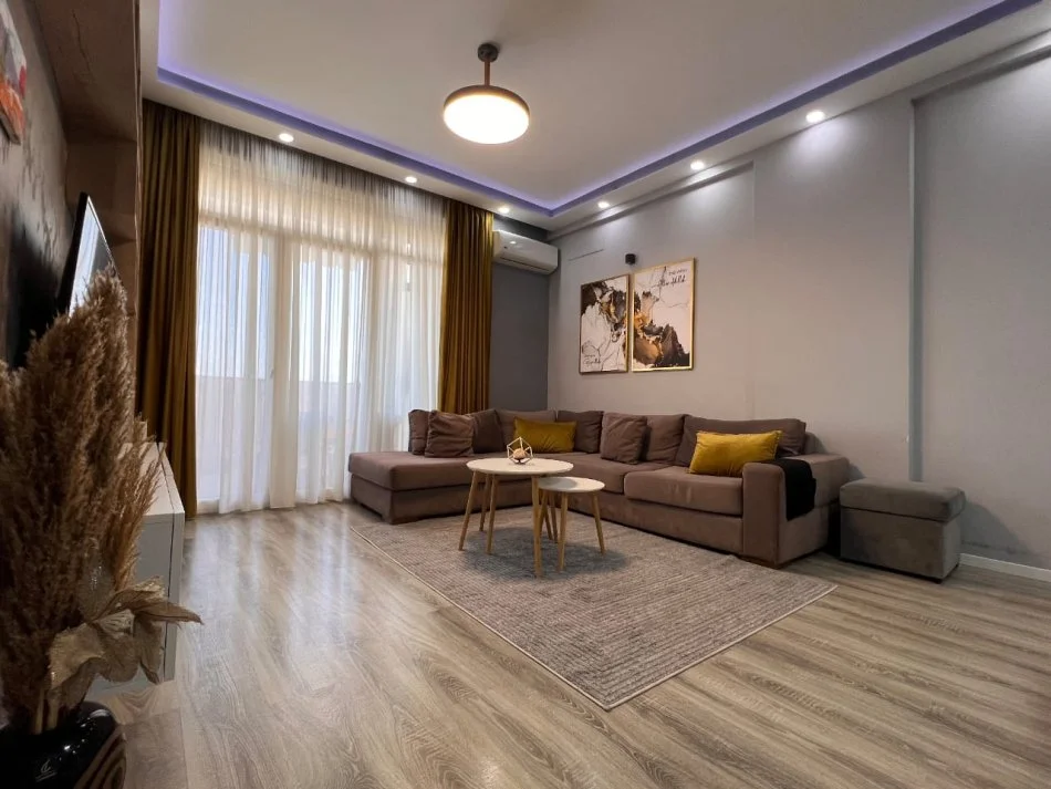 Tirane, jepet me qera apartament 2+1+Ballkon Kati 9, 102 m² 760 € (Ish Fusha e Aviacionit)