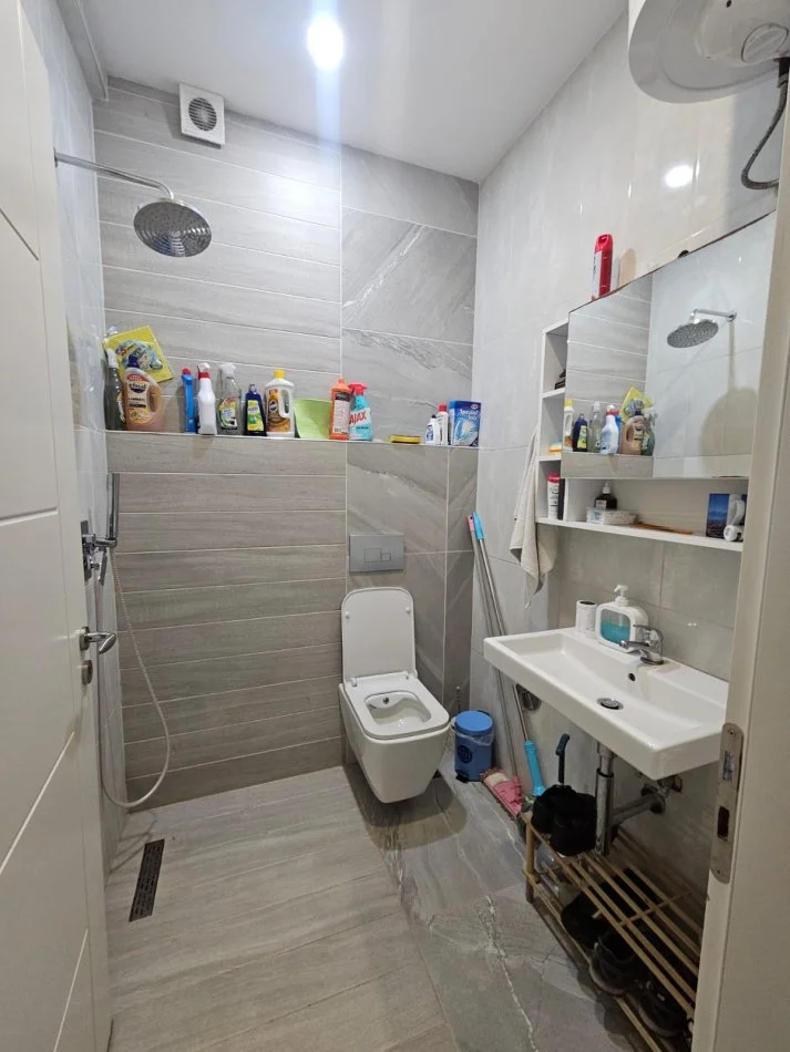 Tirane, jepet me qera apartament 2+1+Ballkon Kati 9, 102 m² 760 € (Ish Fusha e Aviacionit)