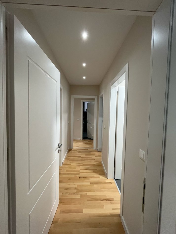 Tirane, jepet me qera apartament 2+1+Ballkon Kati 5, 130 m² 2.200 € (Lake View Residence, Liqeni)