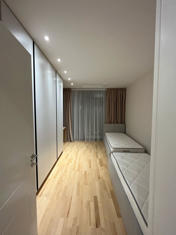 Tirane, jepet me qera apartament 2+1+Ballkon Kati 5, 130 m² 2.200 € (Lake View Residence, Liqeni)