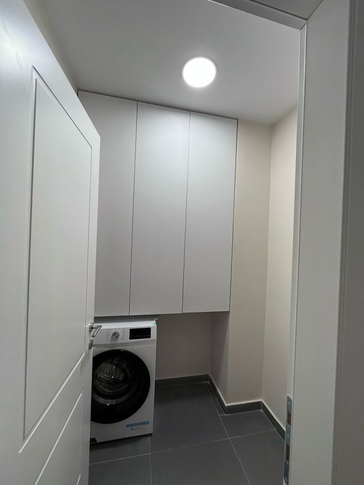 Tirane, jepet me qera apartament 2+1+Ballkon Kati 5, 130 m² 2.200 € (Lake View Residence, Liqeni)