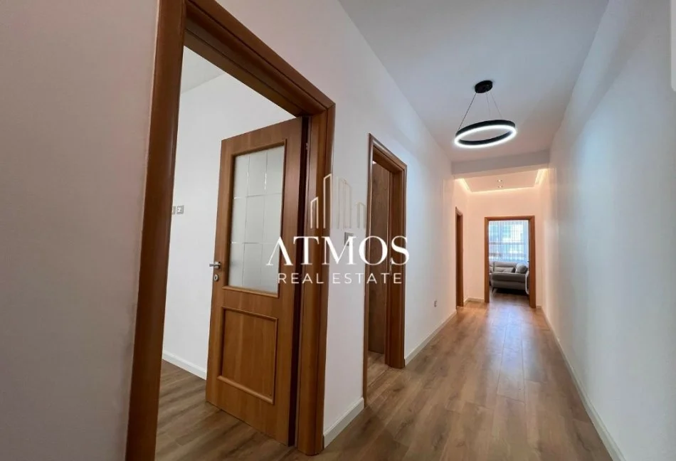 Tirane, jap me qera 2+1+Ballkon Kati 2, 100 m² 700 € (Rruga Isuf Elezi)