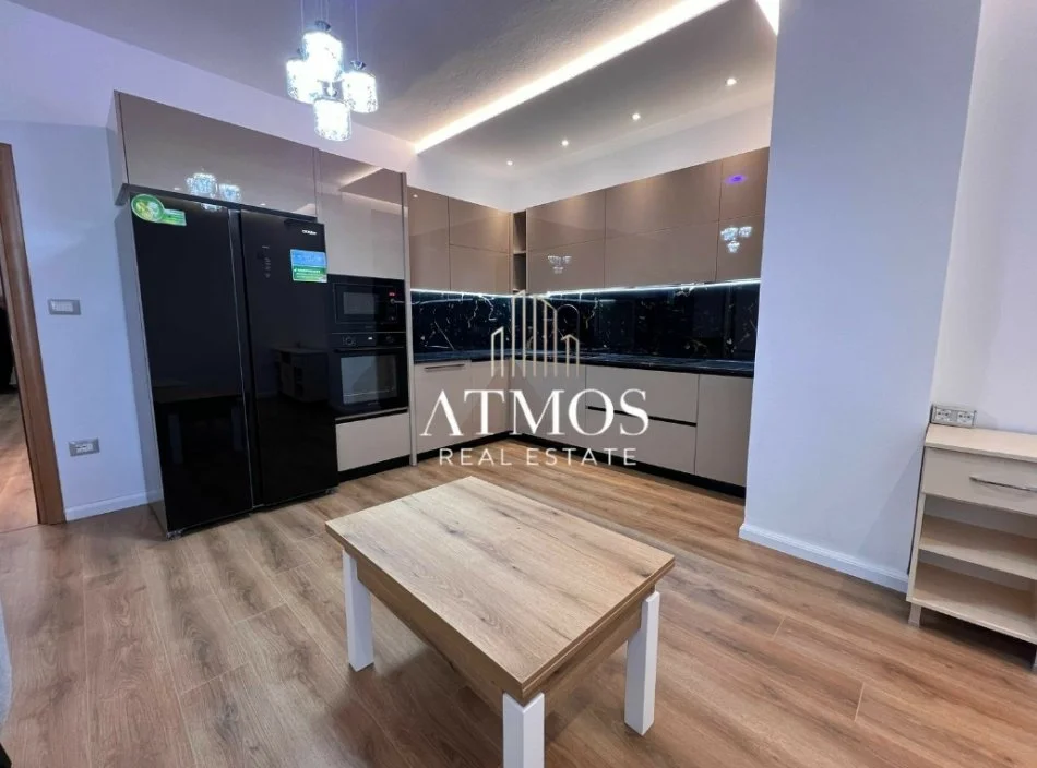 Tirane, jap me qera 2+1+Ballkon Kati 2, 100 m² 700 € (Rruga Isuf Elezi)