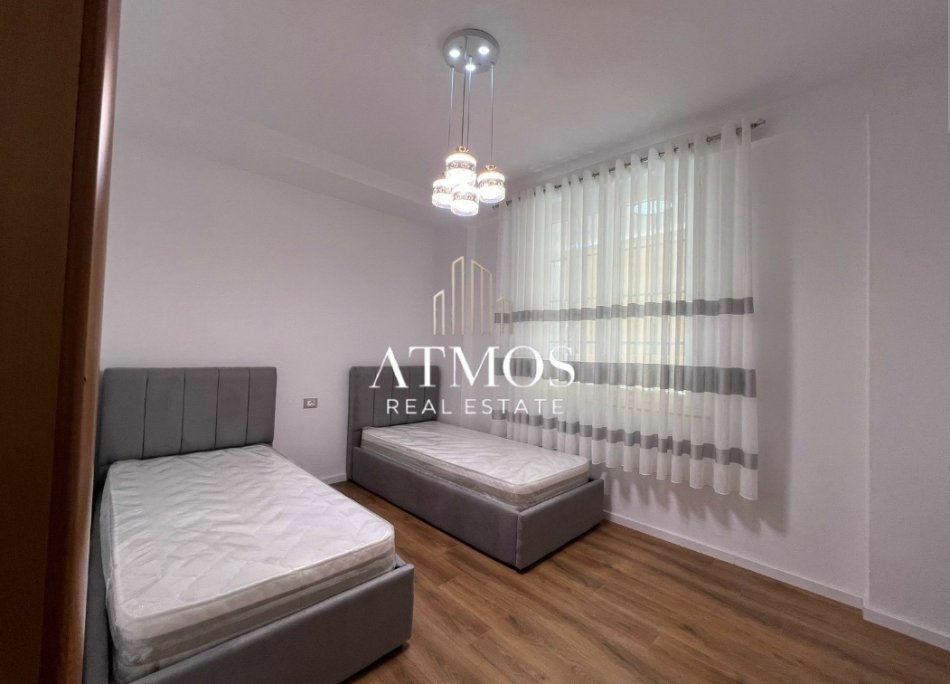 Tirane, jap me qera 2+1+Ballkon Kati 2, 100 m² 700 € (Rruga Isuf Elezi)