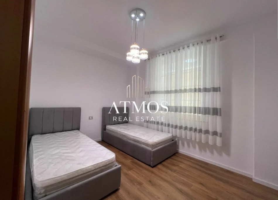 Tirane, jap me qera 2+1+Ballkon Kati 2, 100 m² 700 € (Rruga Isuf Elezi)