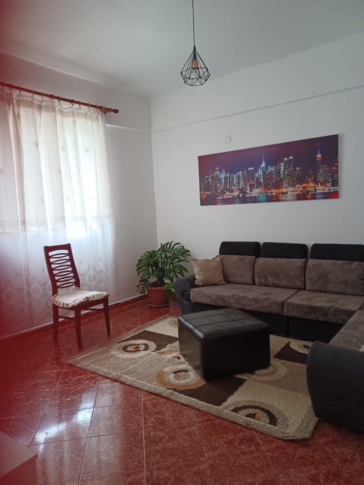 Tirane, jepet me qera shtepi 1+1 Kati 2, 