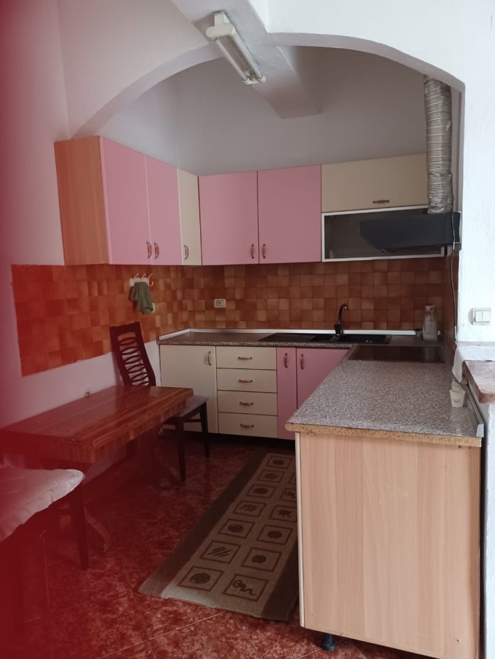 Tirane, jepet me qera shtepi 1+1 Kati 2, 