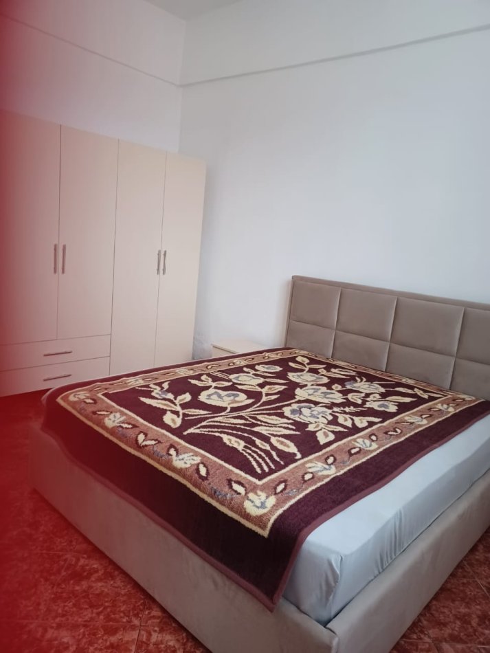 Tirane, jepet me qera shtepi 1+1 Kati 2, 