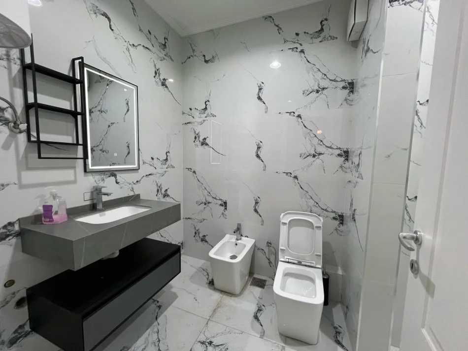 Tirane, shitet apartament 2+1 Kati 2, 124 m² 250.000 € (Sauk I Vjeter)