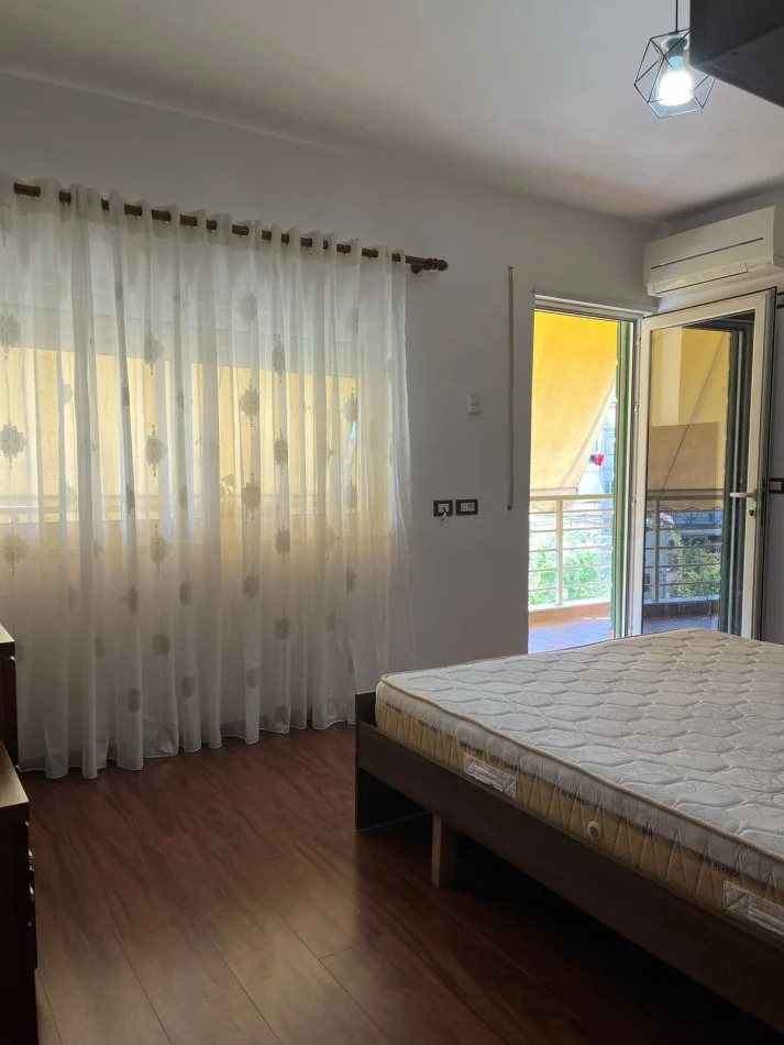 Tirane, jepet me qera apartament 2+1+Aneks+Ballkon Kati 2, 100 m² 500 € (Idriz Dollaku)