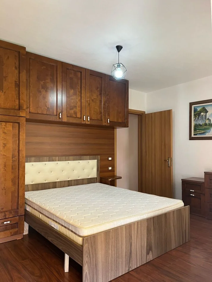 Tirane, jepet me qera apartament 2+1 Kati 3, 100 m² 500 € (ali demi)