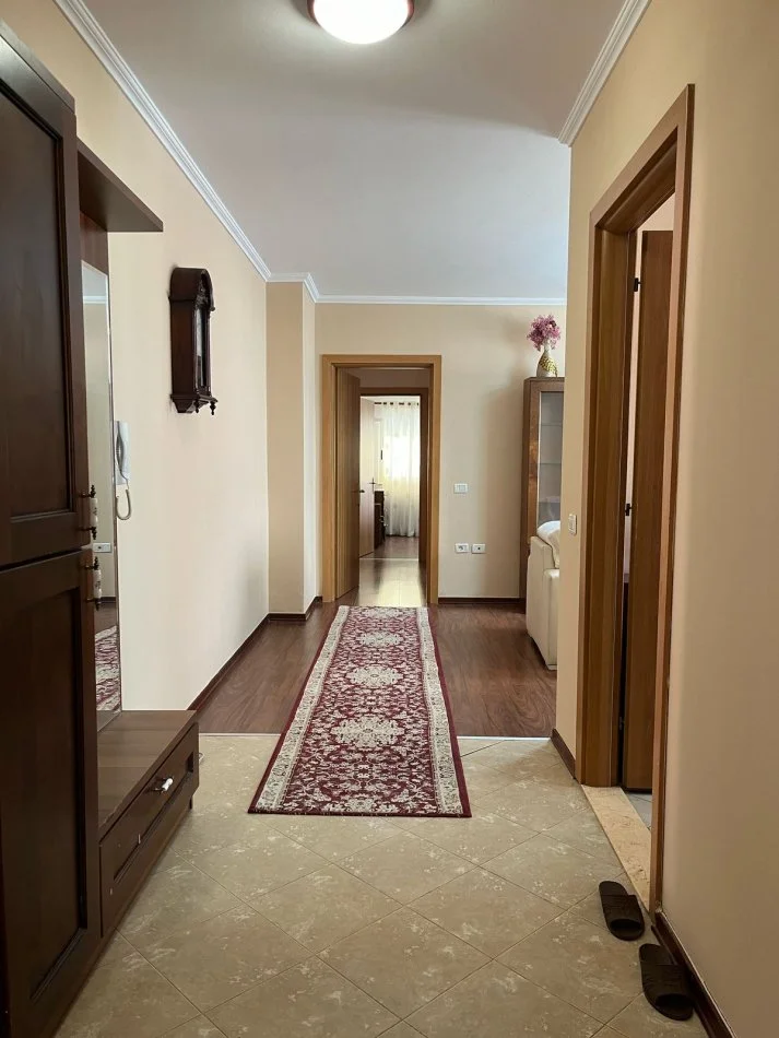 Tirane, jepet me qera apartament 2+1 Kati 3, 100 m² 500 € (ali demi)