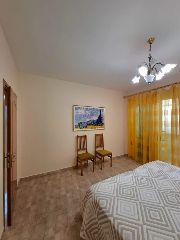 Tirane, jepet me qera apartament 1+1 Kati 3, 65 m² 550 € (Rruga Tish Daia)
