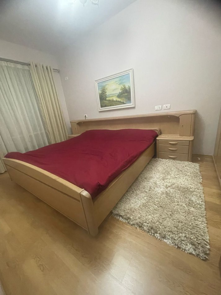 Tirane, jepet me qera apartament 2+1+Ballkon Kati 4, 100 m² 450 € (Pallatet Cabej)