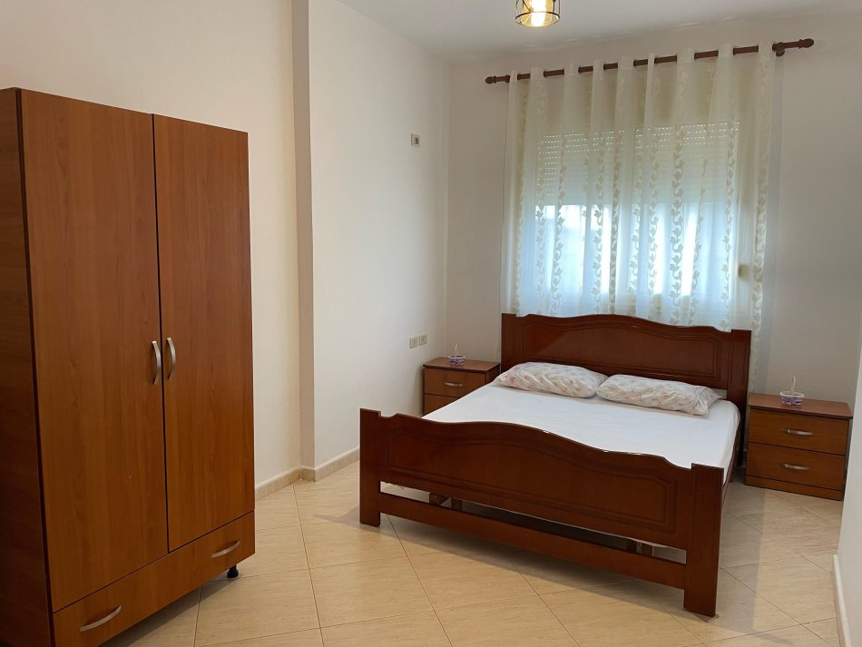 Vlore, apartament ne plazh JEPET ME QERA DITORE APARTAMENT NE LUNGOMARE