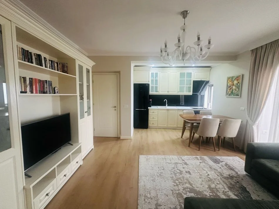 Tirane, jepet me qera apartament 1+1 Kati 4, 750 € (Bllok)