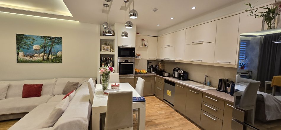 Tirane, shitet apartament 2+1+Ballkon Kati 5, 97 m² 170.000 € (Kodra e Diellit)