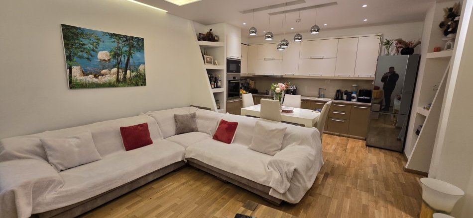 Tirane, shitet apartament 2+1+Ballkon Kati 5, 97 m² 170.000 € (Kodra e Diellit)