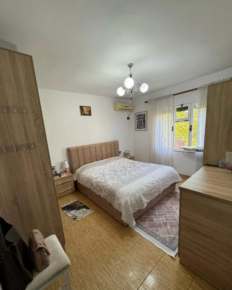 Tirane, shes apartament 1+1+Ballkon Kati 4, 61 m² 103.000 € (Ali Demi)