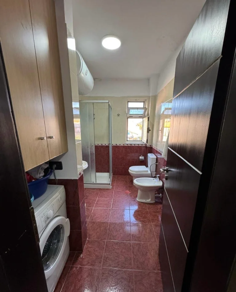 Tirane, shes apartament 1+1+Ballkon Kati 4, 61 m² 103.000 € (Ali Demi)