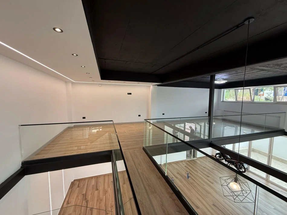 Tirane, jepet me qera ambjent biznesi Kati 0, 190 m² 1,500 € (Liqeni i Thate)