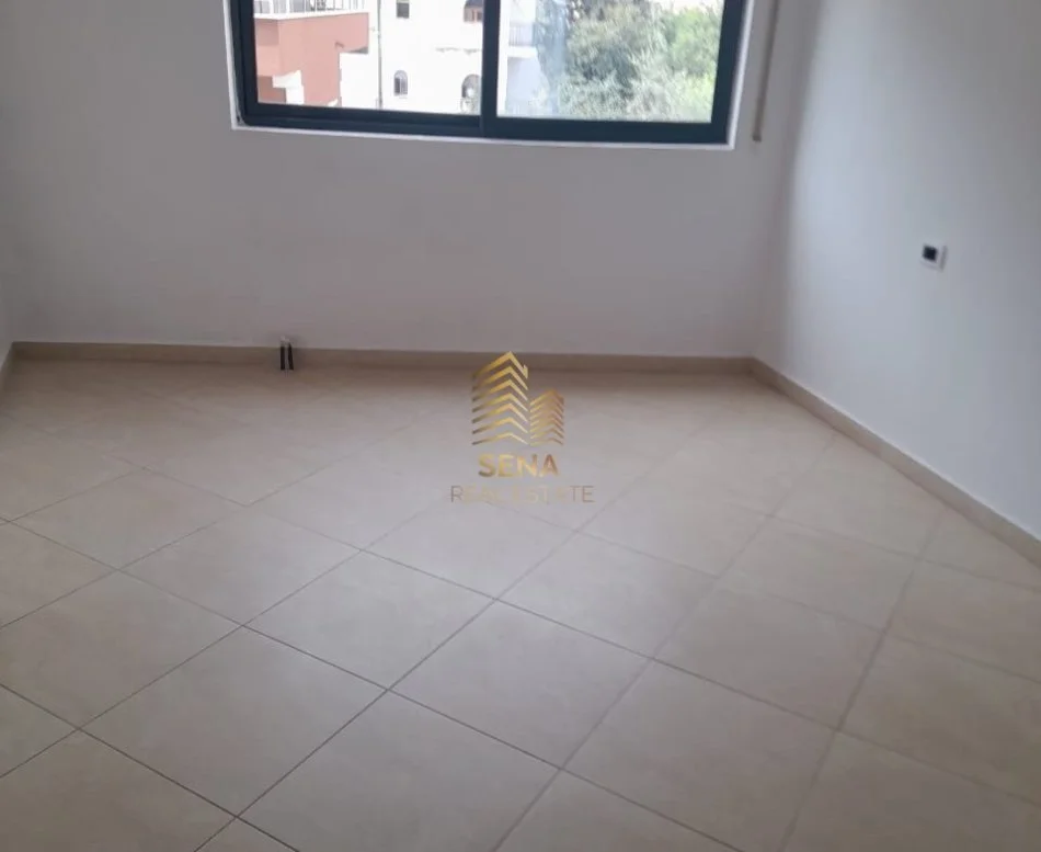 Tirane, jepet me qera ambjent biznesi Kati 1, 200 m² 2.200 € (Komuna e Parisit)