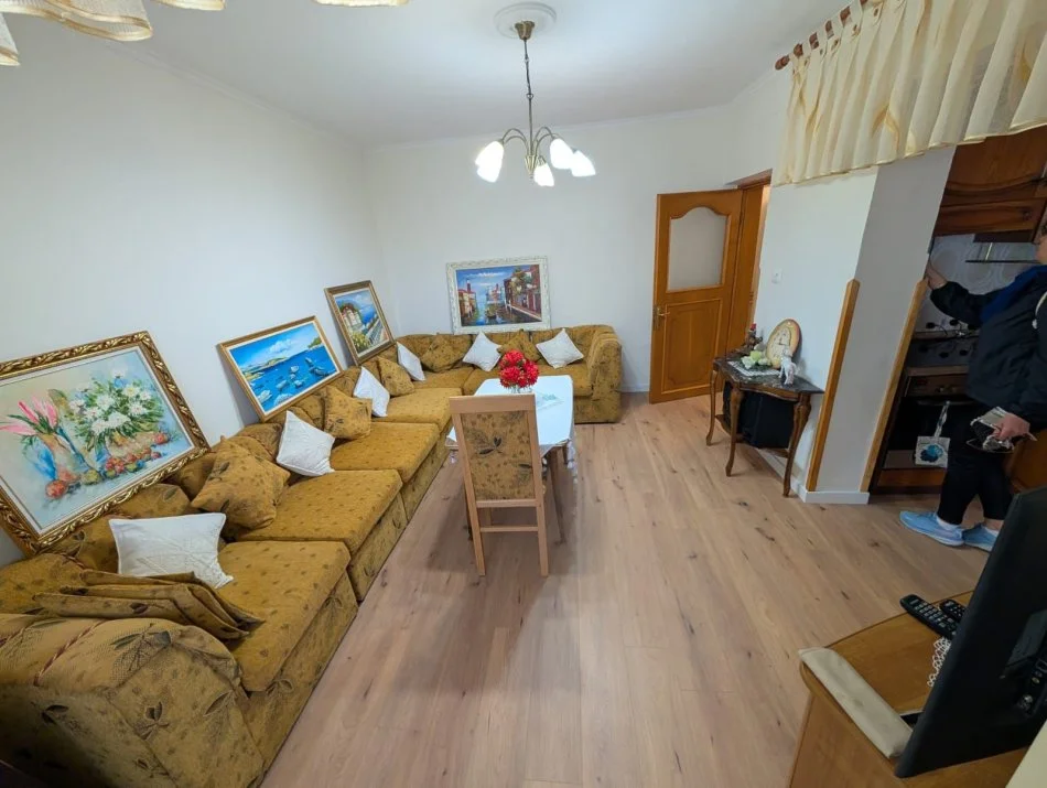 Tirane, jepet me qera apartament 2+1 Kati 5, 70 m² 575 € 