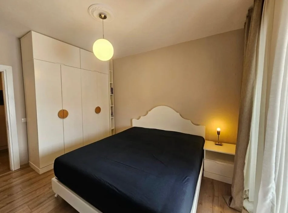 Tirane, jepet me qera apartament 2+1 Kati 11, 92 m² 1.350 € (Rr.kosovareve)