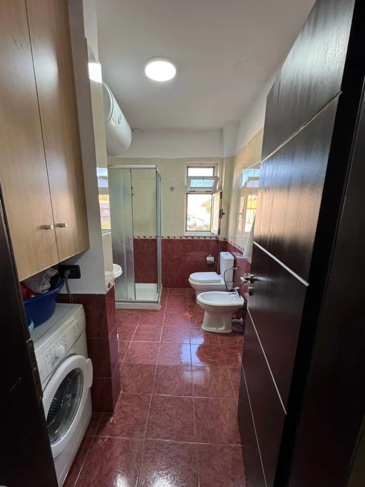Tirane, shitet apartament 1+1+Ballkon Kati 4, 67 m² 103.000 € (Ali Demi)