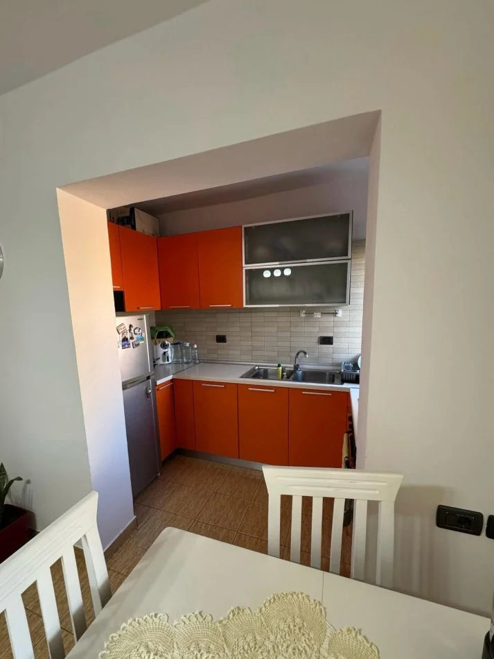Tirane, shitet apartament 1+1+Ballkon Kati 4, 67 m² 103.000 € (Ali Demi)