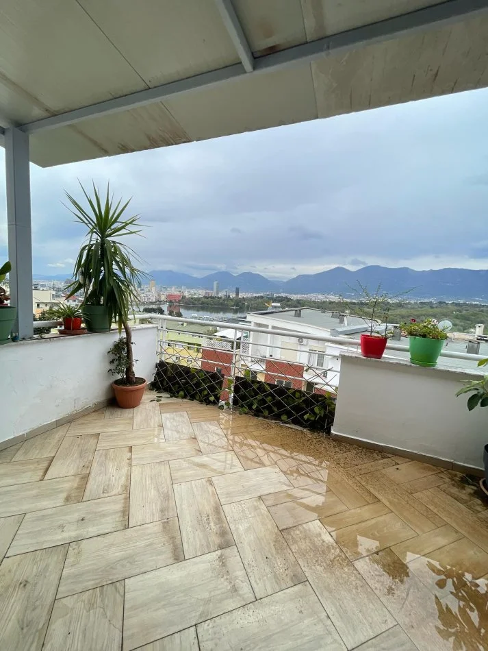 Tirane, jepet me qera apartament 2+1+Ballkon Kati 4, 164 m² 900 € (Liqeni i Thate)