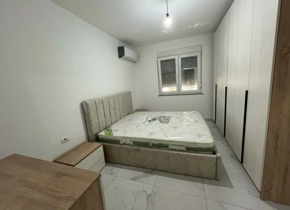 Tirane, shitet apartament 2+1+Ballkon , 140.000 € 