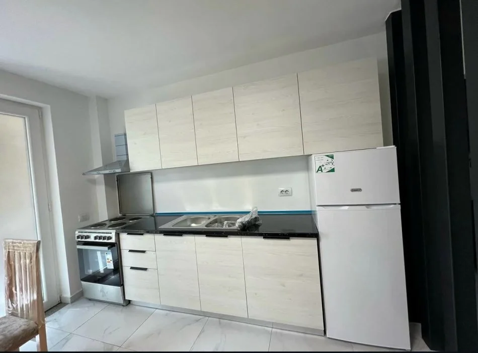 Tirane, shitet apartament 2+1+Ballkon , 140.000 € 