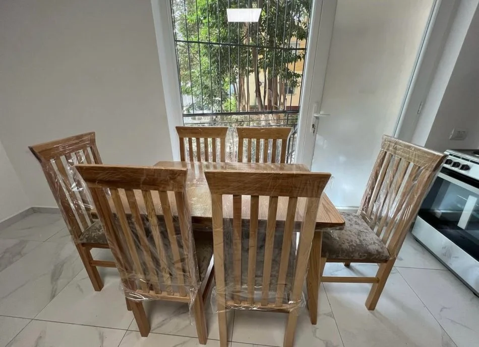 Tirane, shitet apartament 2+1+Ballkon , 140.000 € 