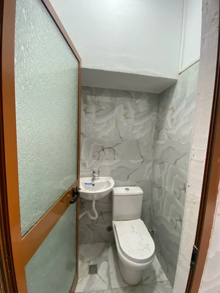 Durres, jepet me qera ambjent biznesi Kati 0, 25 m² 250 € (Shkolla Qemal Mici)