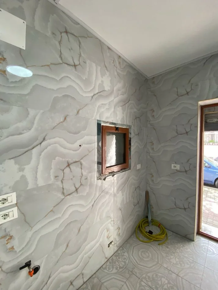 Durres, jepet me qera ambjent biznesi Kati 0, 25 m² 250 € (Shkolla Qemal Mici)